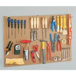 Houten gereedschapswand met 41 hang accessoires Mottez